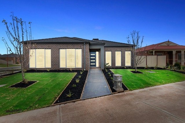 1/2 Fishburn Grove, VIC 3337