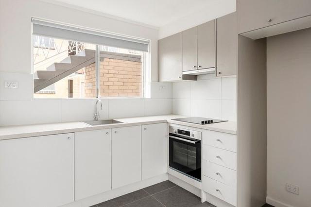 2/10 Daly Street, VIC 3166