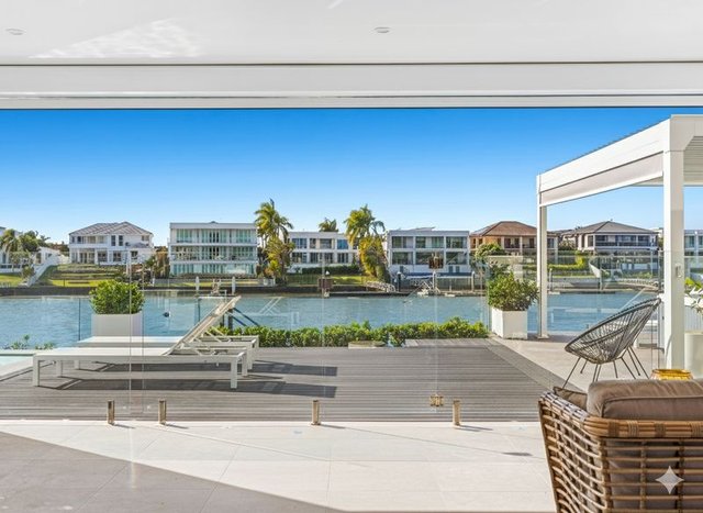 54 Fitzwilliam  Street, QLD 4211