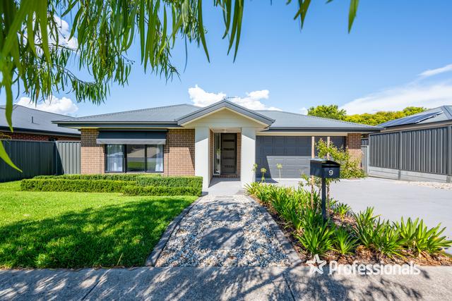 9 Loch Court, NSW 2640