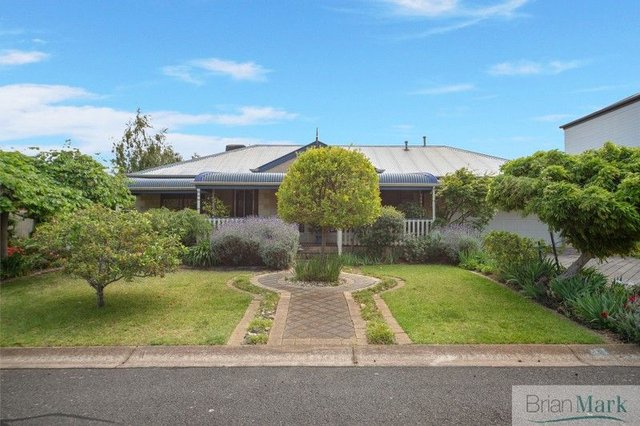 6 Amber  Place, VIC 3024