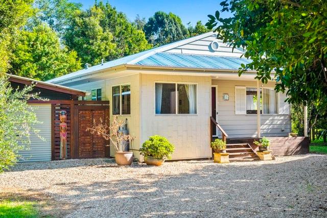 2 Creek Way, QLD 4223
