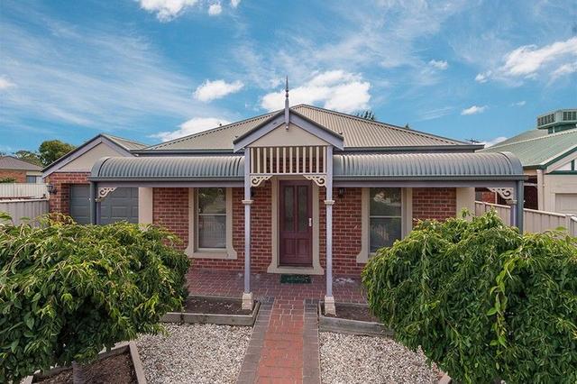 11 Leawood Glade, VIC 3064