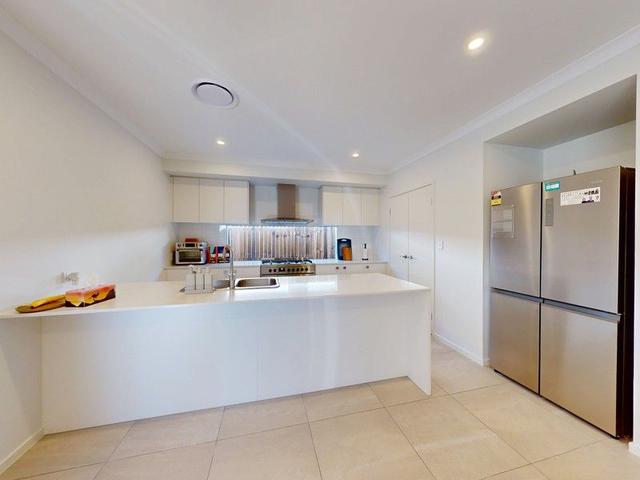 86 Australis Circuit, QLD 4124
