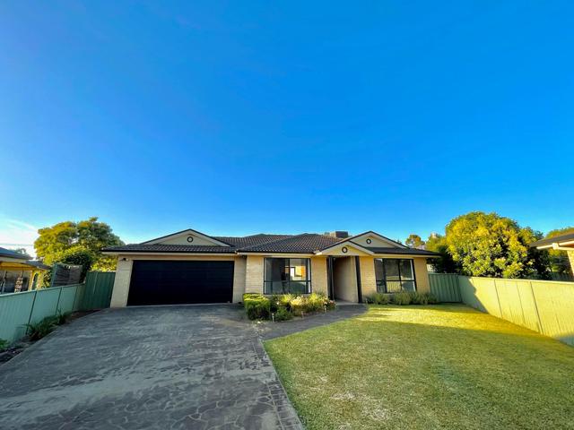 10 Tulloch Place, NSW 2830
