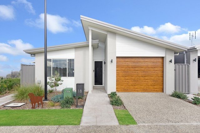 18 Waters Edge Way, NSW 2290