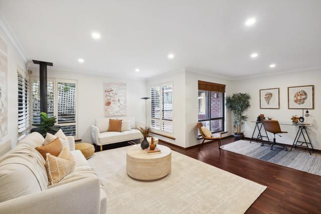 6 Hawick Court, WA 6024