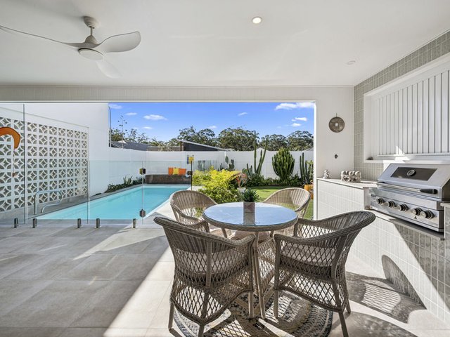 16 Ocean Point Avenue, NSW 2450