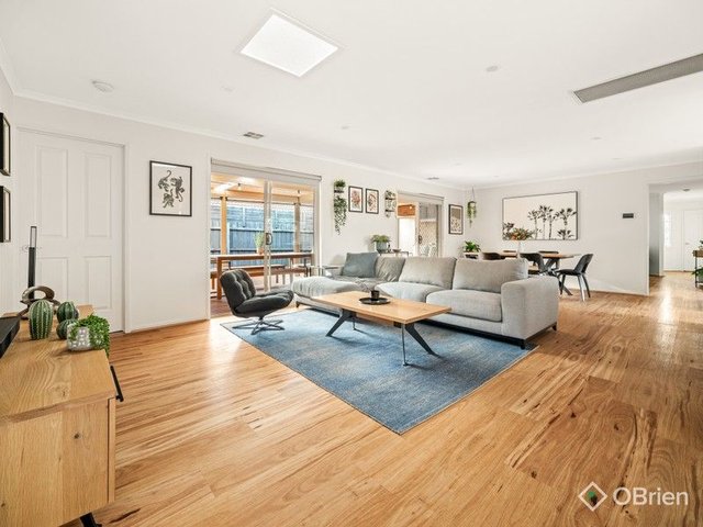 1 Garnet  Close, VIC 3977