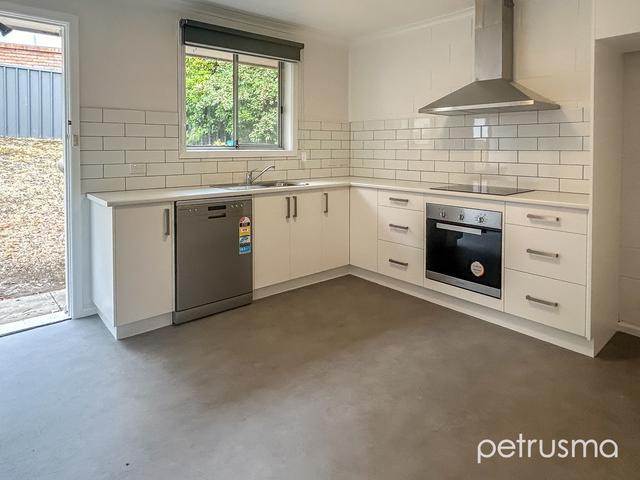 2/120 Strickland Avenue, TAS 7004
