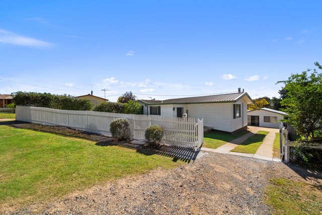 4 Walla Street, NSW 2630