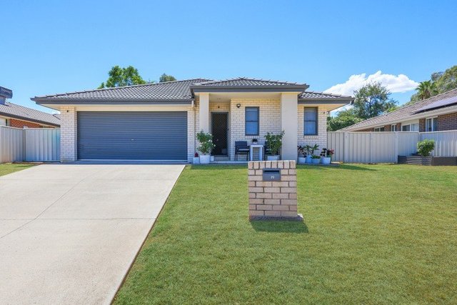 14 Water Gum Close, NSW 2340