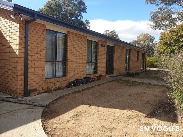 2 Southern Close, ACT 2905