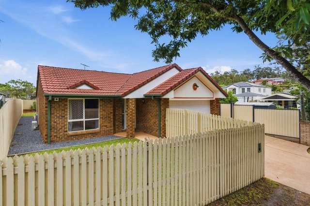 77 Tamarisk Way, QLD 4116