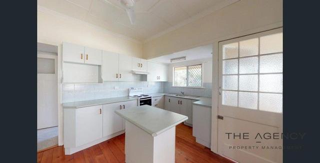 4 Curtis Street, QLD 4700