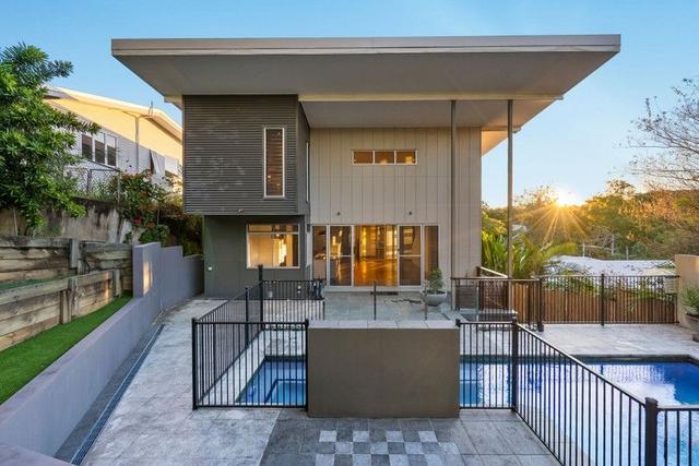 5 Yvonne Street, QLD 4104