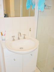 Bathroom (2010-08-19)