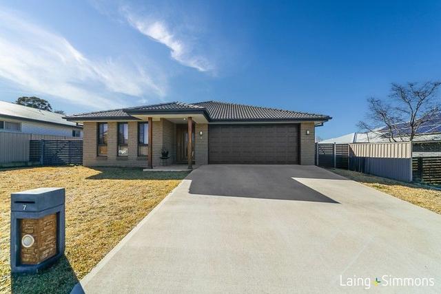 7 Holmfield  Drive, NSW 2350