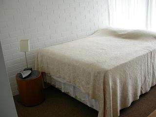 Bed 1 (2005-04-08)