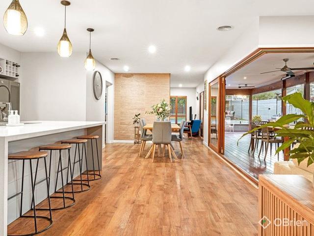 16 Holloway Circuit, VIC 3977