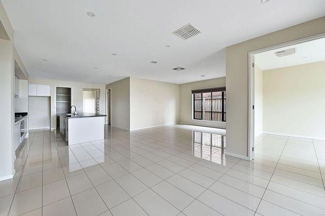 4 Middle Way, VIC 3064