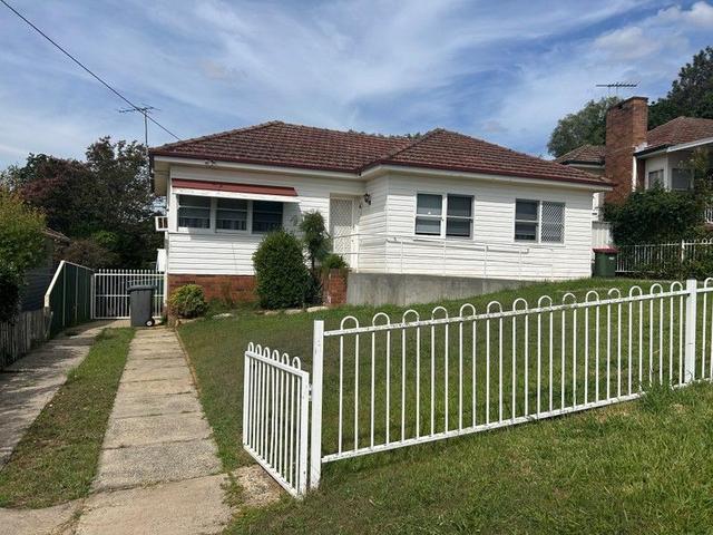 8 Rosalind  Crescent, NSW 2560