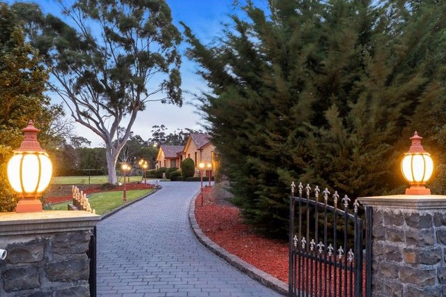 5 Dunbar Court, VIC 3059