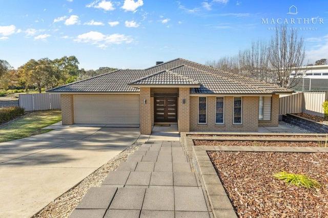 14 Plunkett Drive, NSW 2650