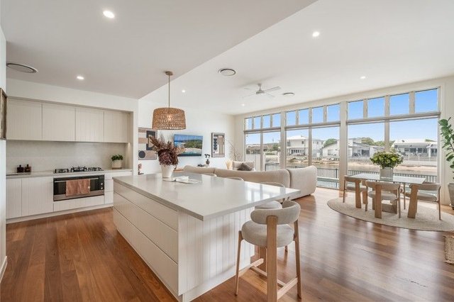 7 Dolphin Court, QLD 4221