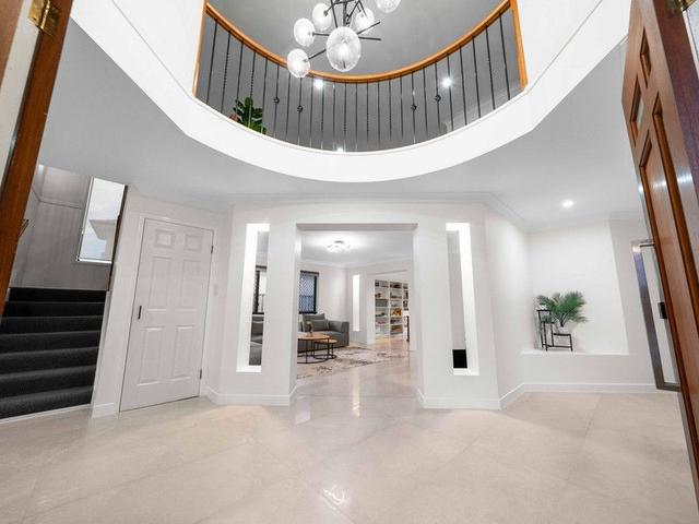 13 The Avenue, QLD 4207