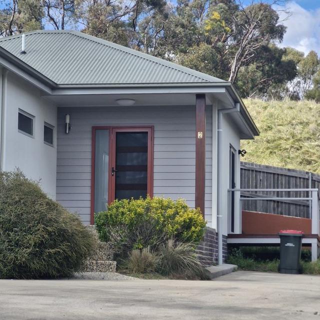 2/11 Birch Cres, NSW 2350