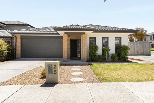 25 Lucknow Drive, VIC 3753
