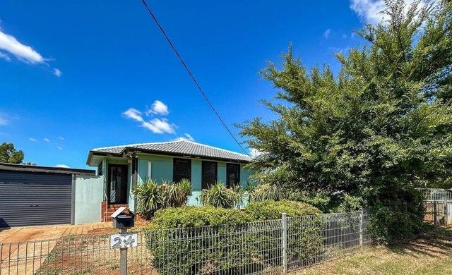 24 Yulong Street, NSW 2830