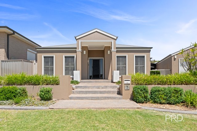 7 Fisher Place, NSW 2650