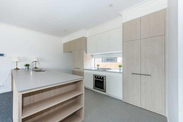 17 Celeste Walk, VIC 3169