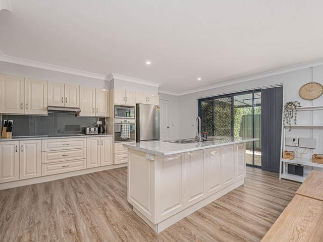 2/6 Grills Place, NSW 2350