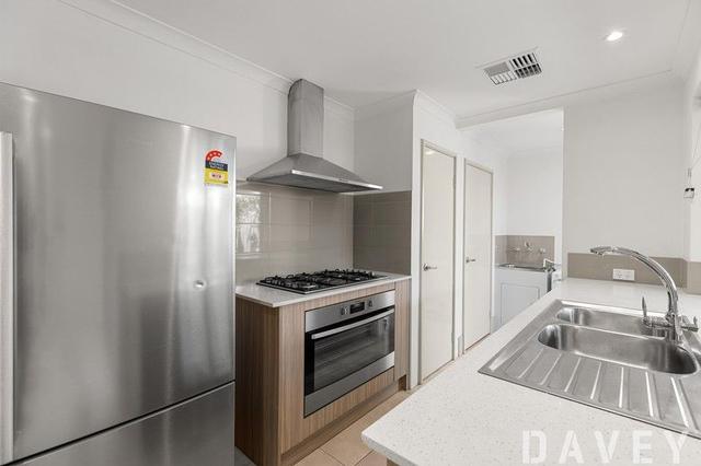 2/11 Milton Avenue, WA 6021