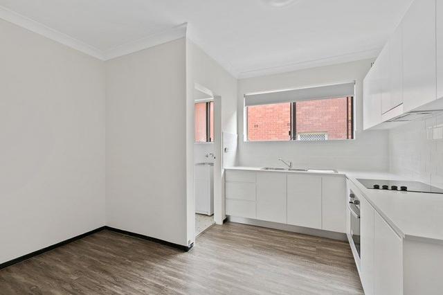 2/27 Hampton  Street, NSW 2133