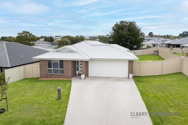 10 Fairleigh Place, NSW 2795
