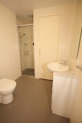 Bathroom (2011-08-16)