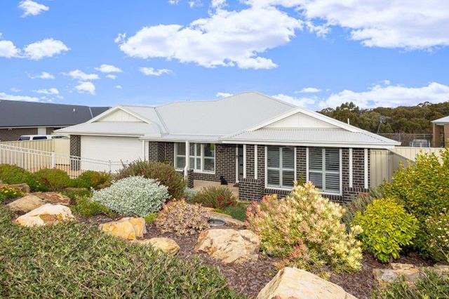 5 Unaipon  Street, NSW 2650