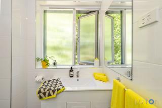 Bathroom (2016-02-03)