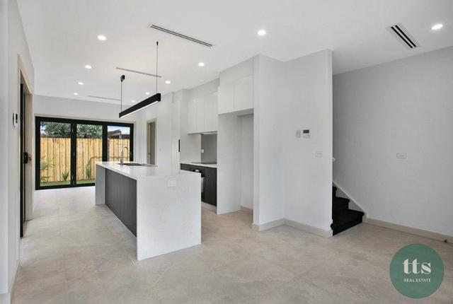 17 Hales Crescent, VIC 3047