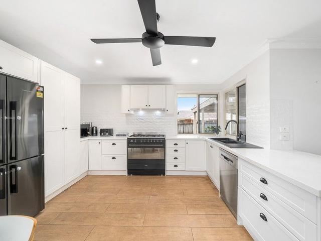 2 Courtney Street, QLD 4022