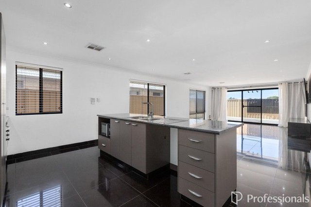 27 Keyham Street, WA 6167