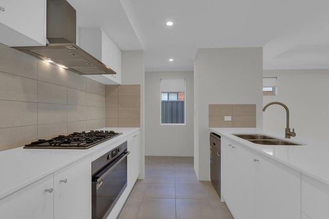 33A Carinata Crescent, WA 6122