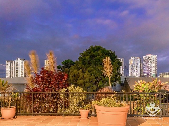 4/2 Johnston Street, QLD 4215