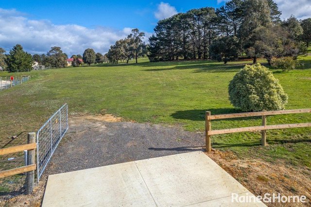 17B Manna Gum Court, VIC 3431