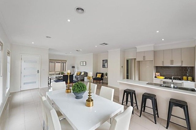 2/15 Dumbarton Street, VIC 3073