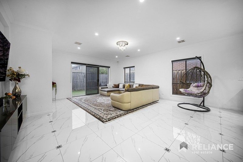 https://images.allhomes.com.au/property/photo/b366410d44cf650bc76d71c88f36752b_hd.jpg